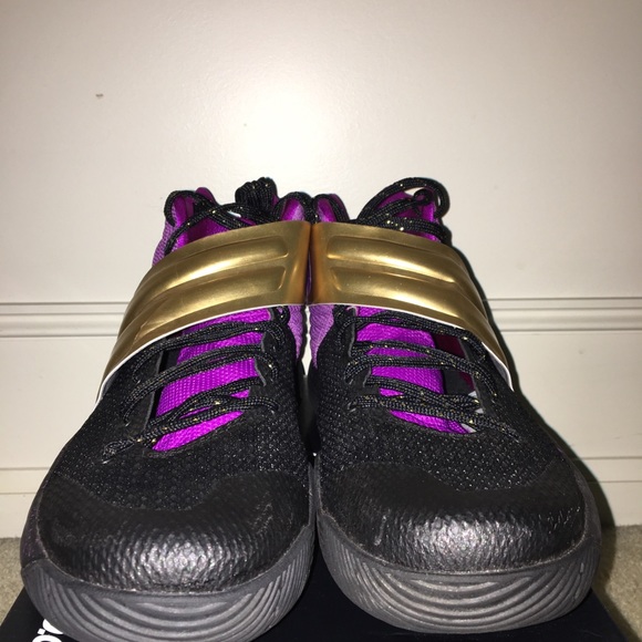 Kyrie 2 UW Exclusive Size 10.5 Kobe KD Lebron ii main image 4
